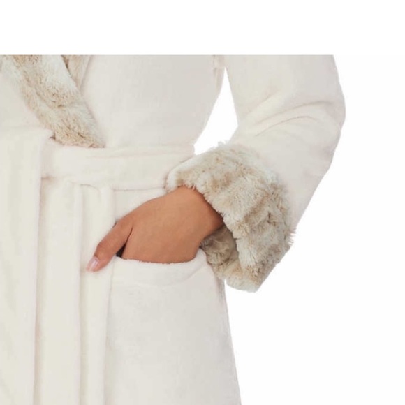 NWT Carol Hochman Long Plush Midnight Cream Wrap Long Robe Women’s Size Small - Picture 3 of 16